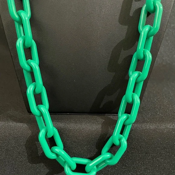 Green Chain Necklace - Picture 3 of 4